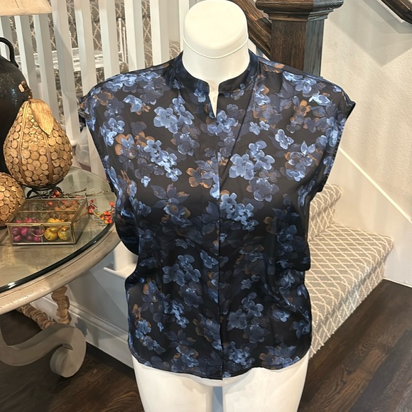 NWT Elie Tahari Floral Print Blouse size Medium - Picture 2 of 6